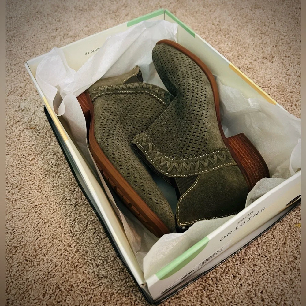 NIB Earth Origins Olive Green “Peak Perry” Perforated Suede Ankle Booties, 9M - Picture 2 of 16